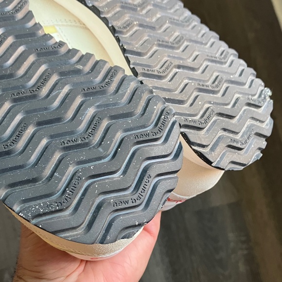 New Balance - Picture 9 of 17